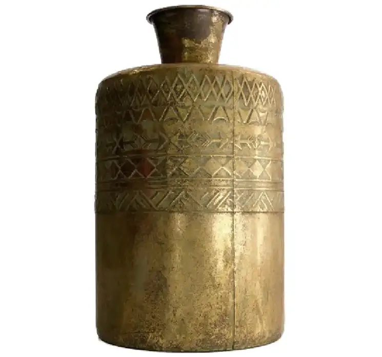 Vase af metal i antik guld look med mønster indgraveret 38cm