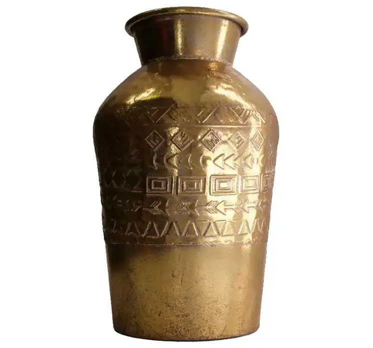 Vase af metal i antik guld look med mønster indgraveret 38cm