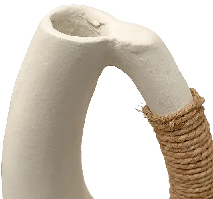 Vase af papmache i off white med hank og reb detalje 45cm closeup