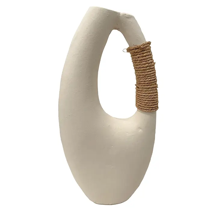 Vase af papmache i off white med hank og reb detalje 45cm