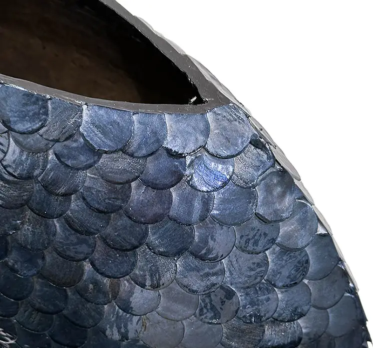 Vase i rund form af bambus med struktur i mørkeblå 38cm closeup