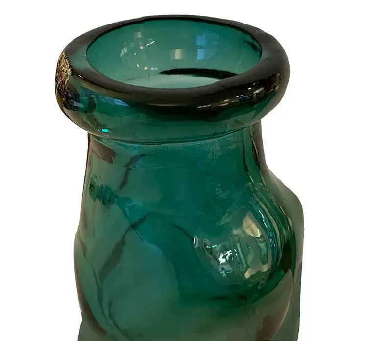 Vase simplicity af glas i grøn closeup
