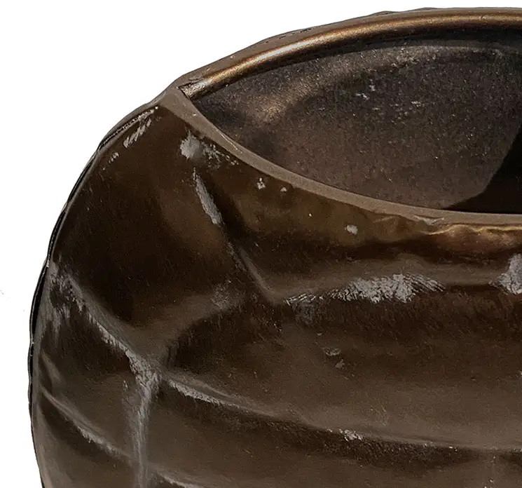 Vase med skildpadde struktur af metal i bronze look 30cm closeup