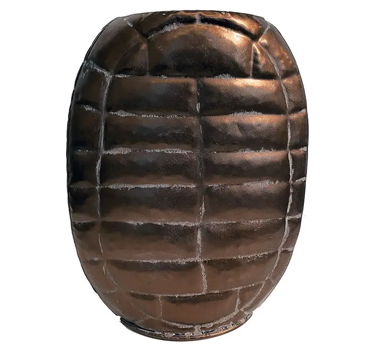 Vase med skildpadde struktur af metal i bronze look 30cm
