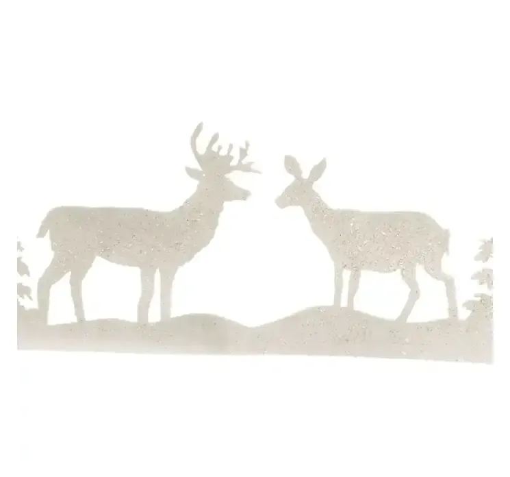 Vinduesbort med vintermotiv i hvid af hjorte closeup